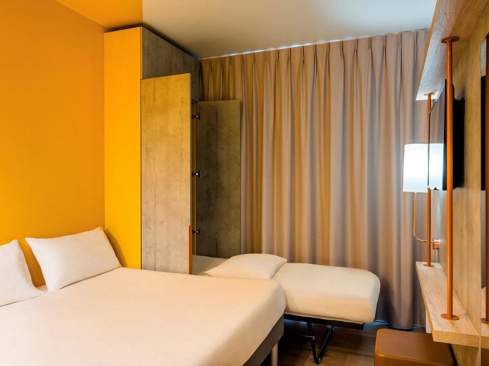 Ibis Budget Luton Airport Hotel Bagian luar foto