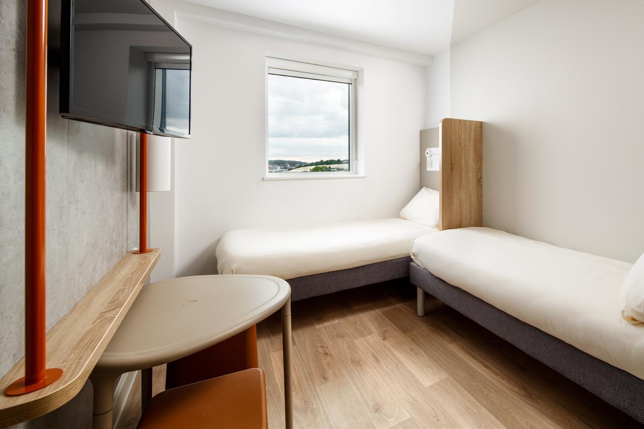 Ibis Budget Luton Airport Hotel Bagian luar foto